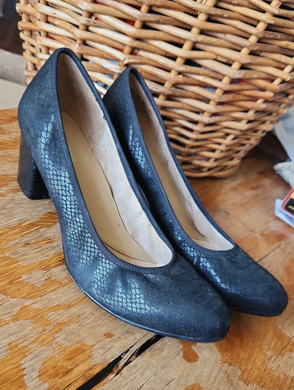 Naturalizer sz 9 black snakeskin print naomi pumps